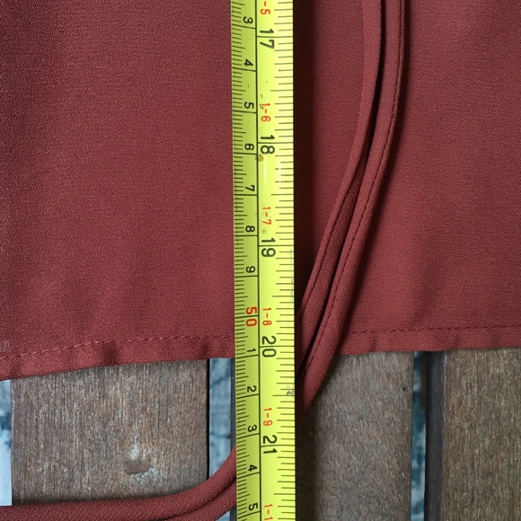 Timing rust color long sleeve top with keyholes - Picture 9 of 9